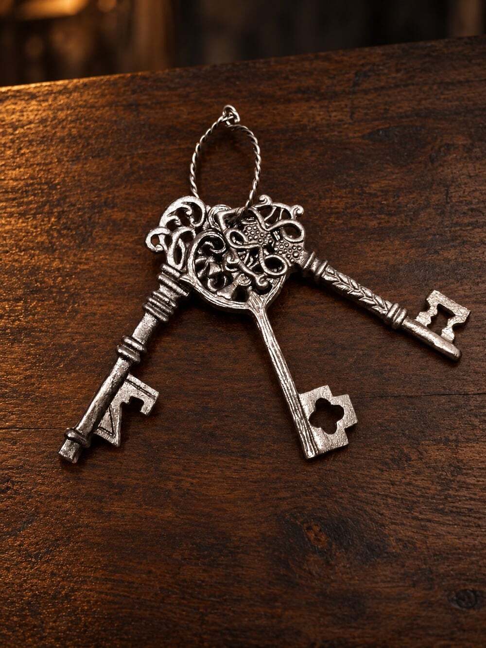 New set Of 3 Large Silver Skeleton Keys Ornate Vintage Style Wall Decor Hanging